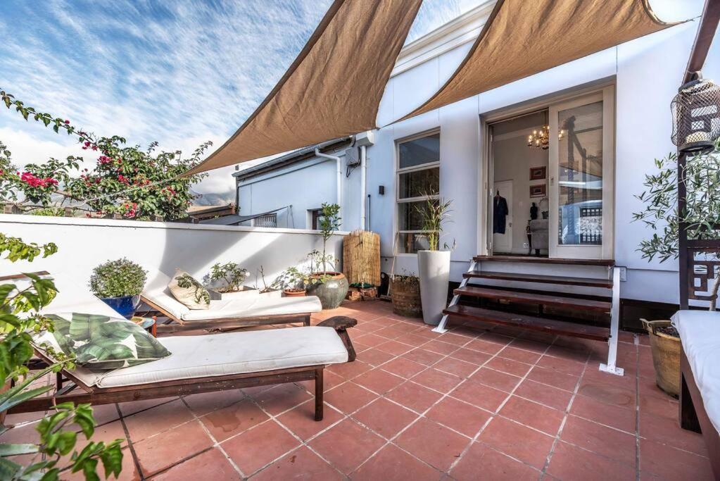 Stylish Heritage House In Trendy Tamboerskloof Holiday home Cape Town