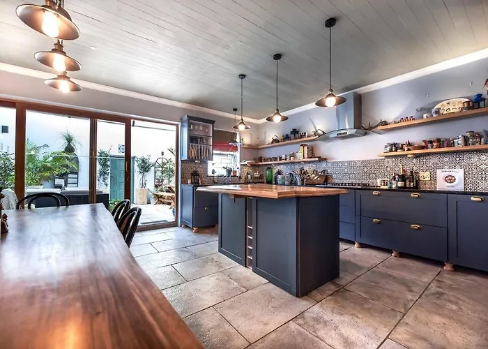 Stylish Heritage House In Trendy Tamboerskloof