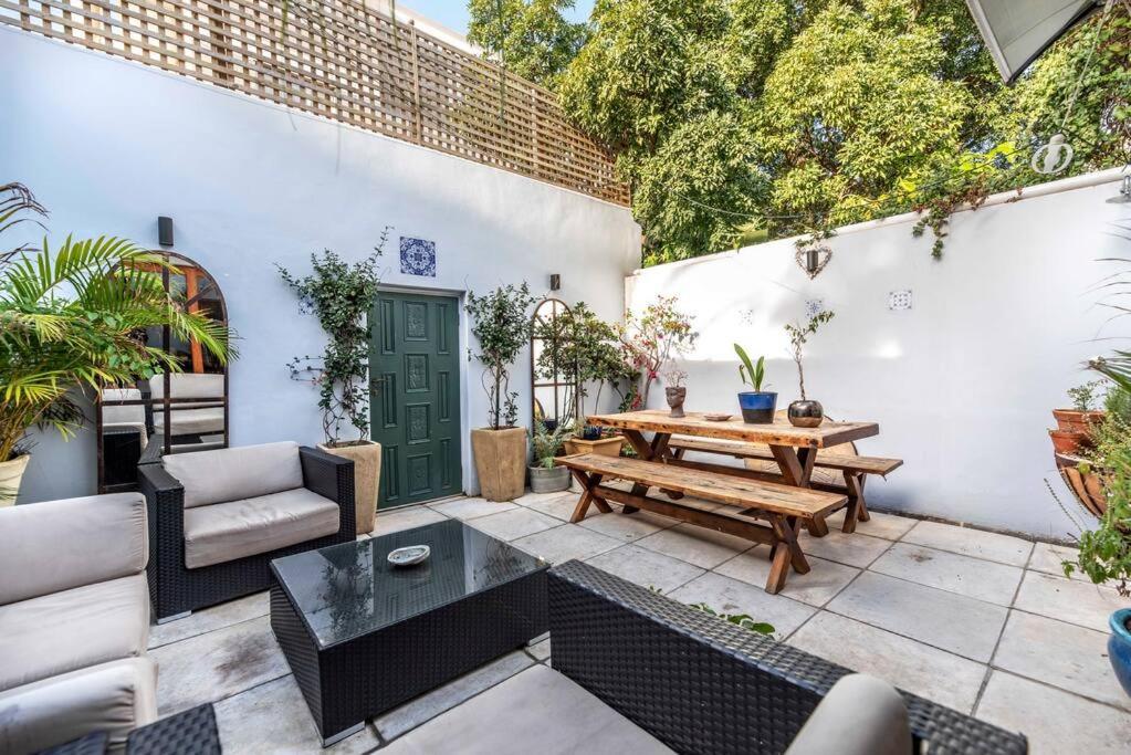 Stylish Heritage House In Trendy Tamboerskloof Holiday home Cape Town