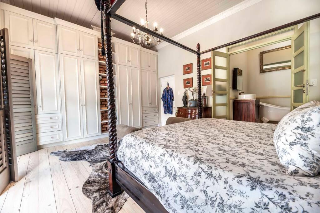 Stylish Heritage House In Trendy Tamboerskloof Holiday home