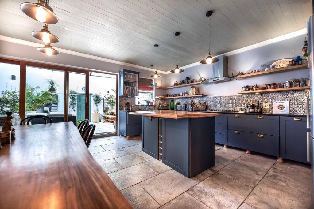 Stylish Heritage House In Trendy Tamboerskloof Holiday home